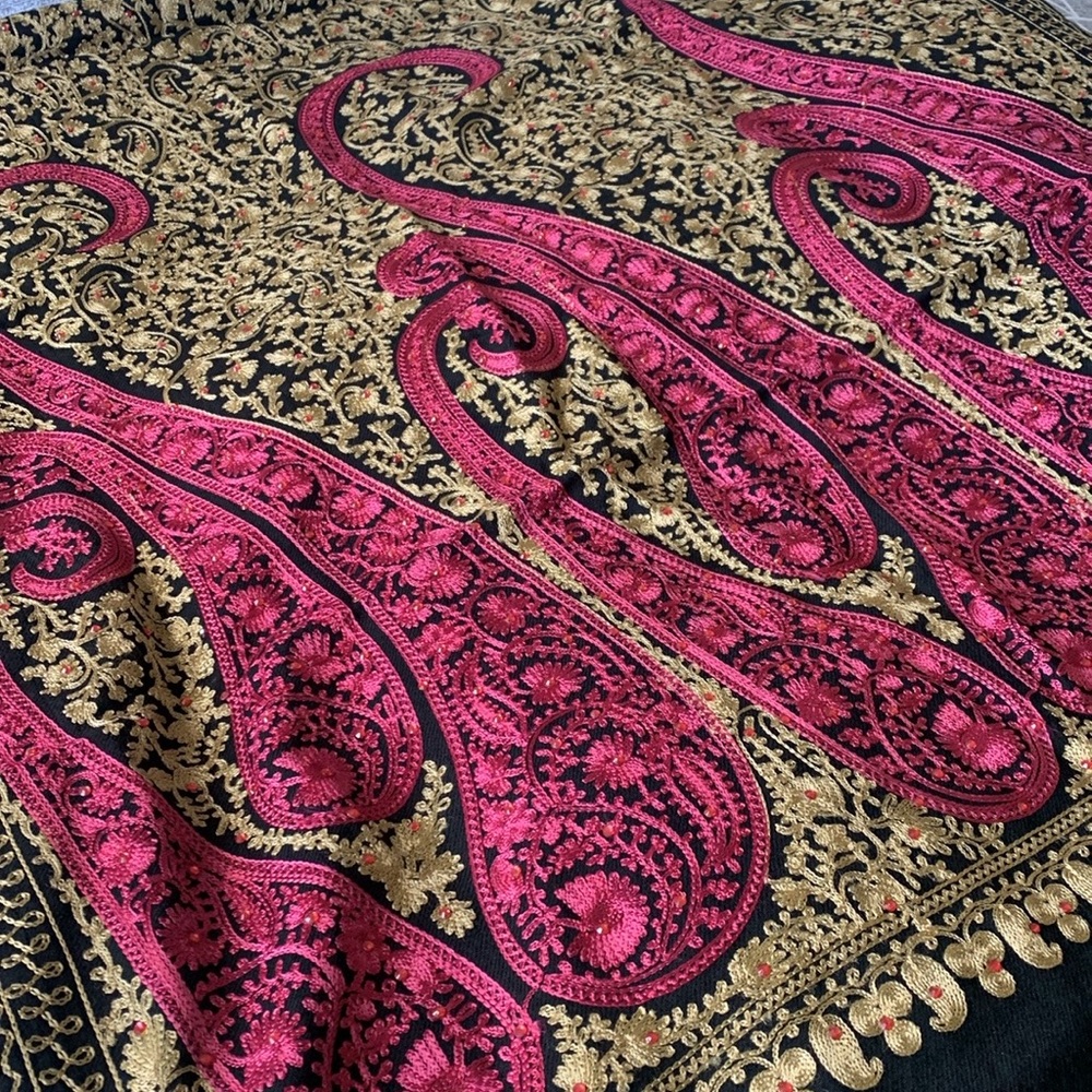 Sequenced Shall Scarf - Picture 6 of 8